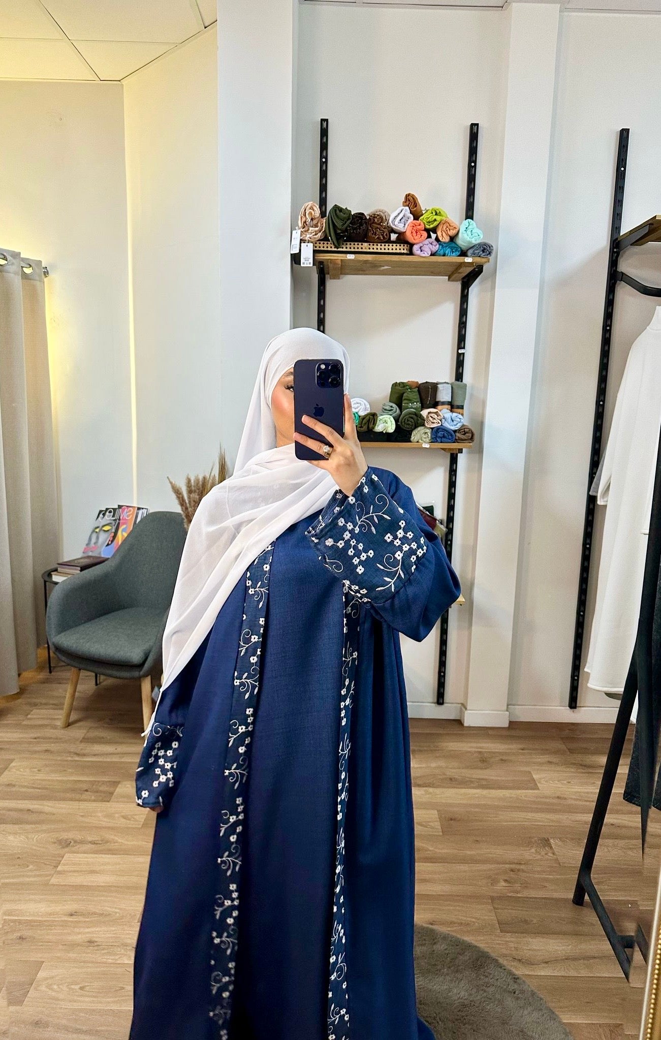 Abaya ouverte fleurie et sous robe