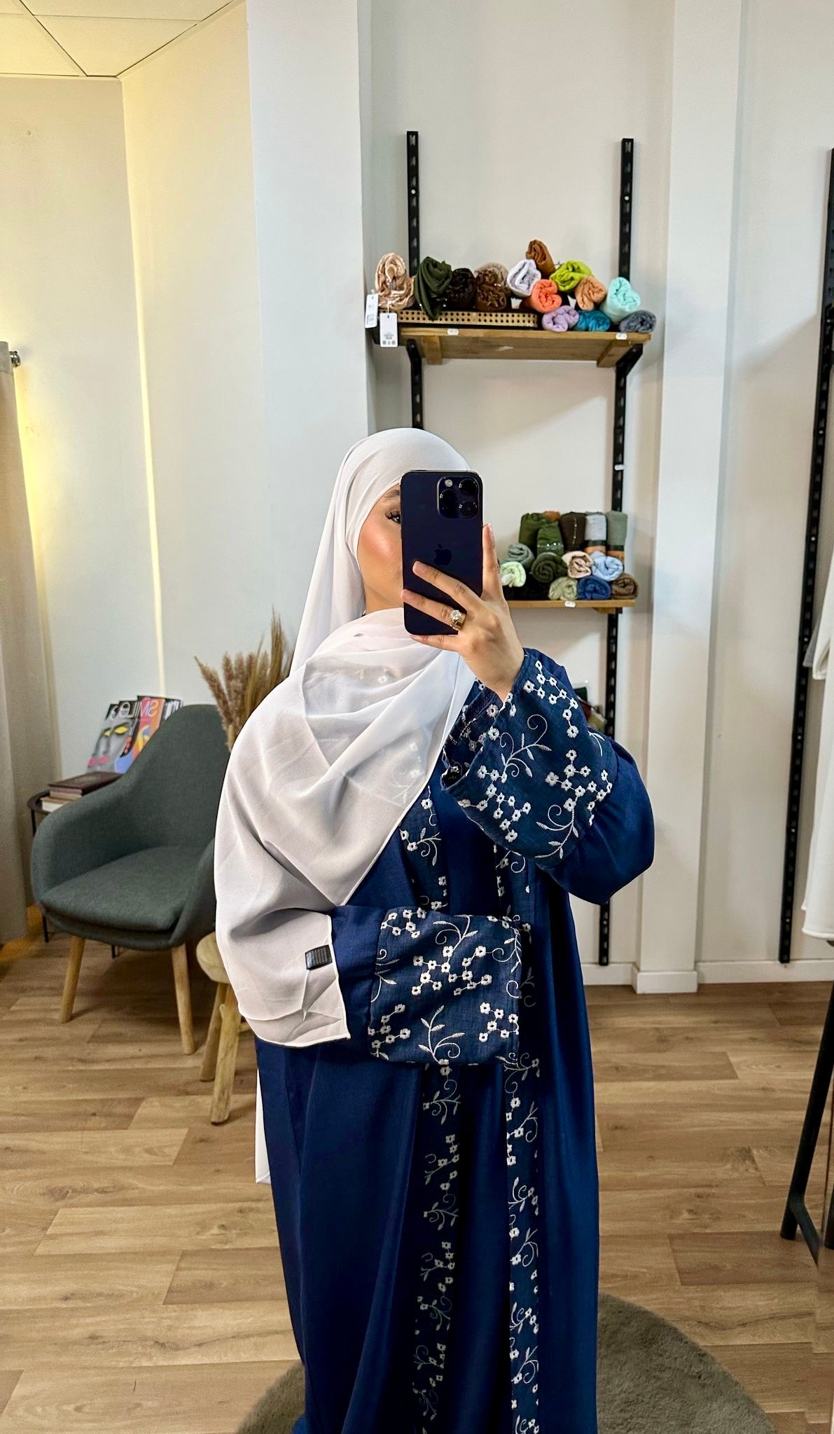 Abaya ouverte fleurie et sous robe
