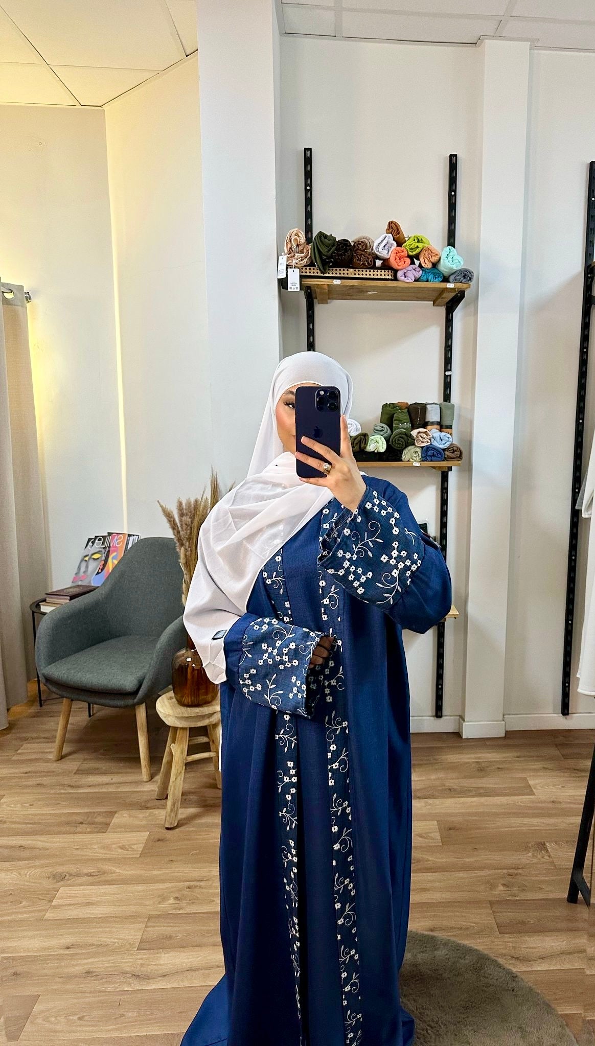Abaya ouverte fleurie et sous robe