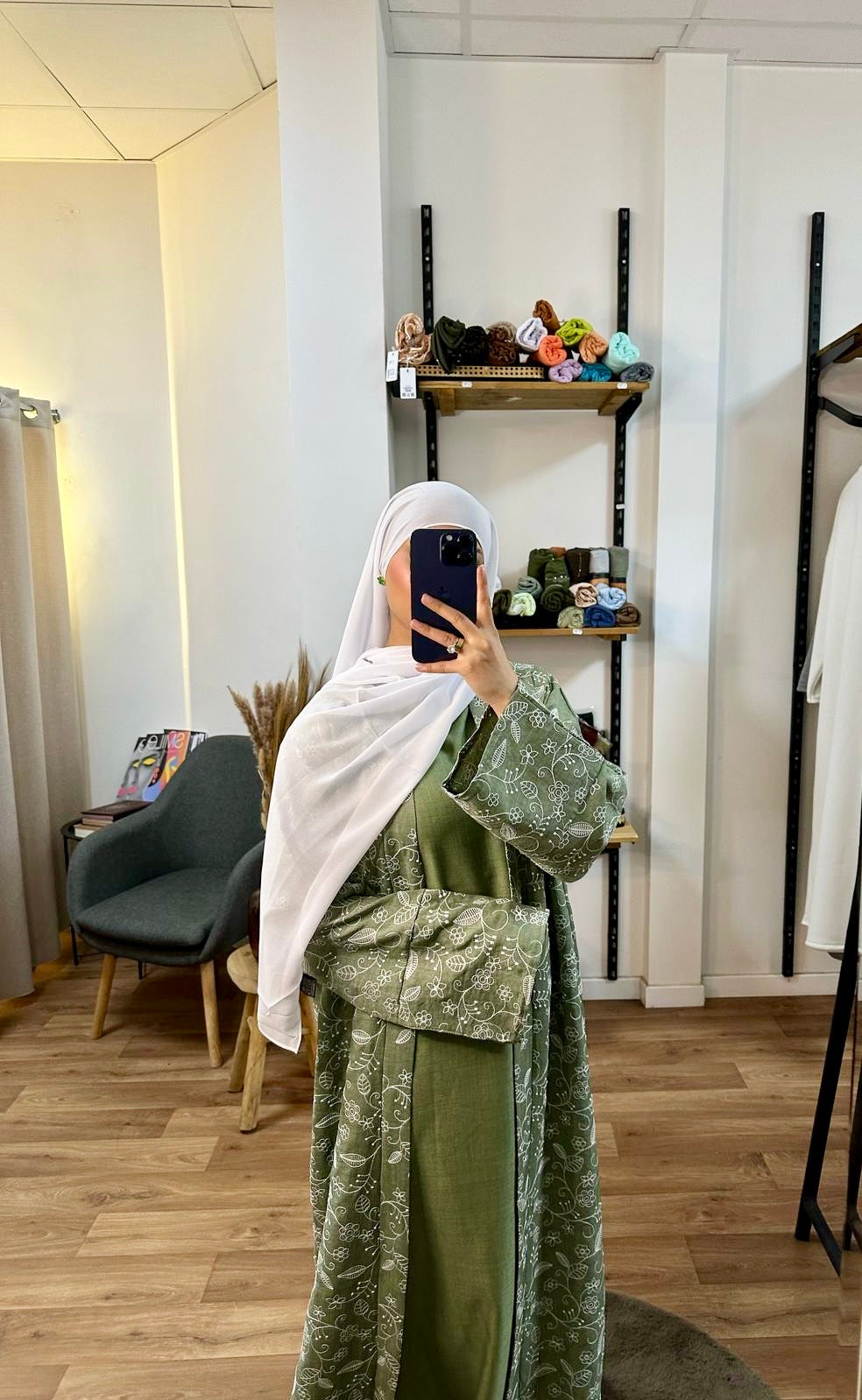 Abaya ouverte fleurie et sous robe